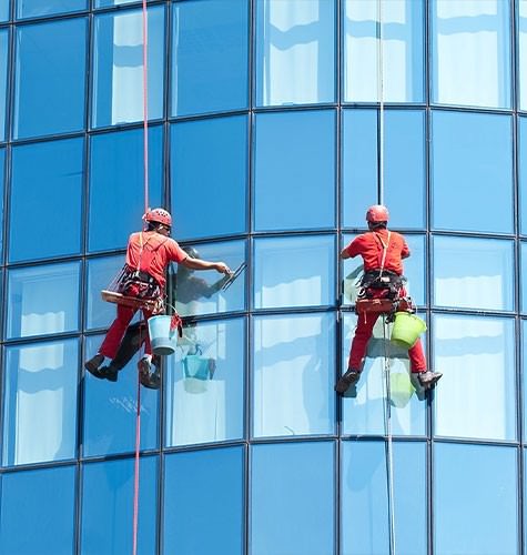 Мытье фасадов промальпинистами в Абакане